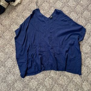 Short sleeve flowy top